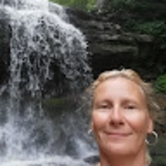 Meet your Posher, Monica - Picture 1 of 1